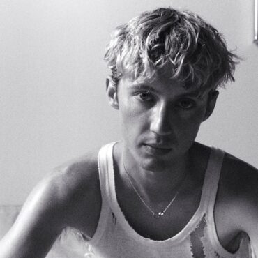 troye-sivan-announces-album,-shares-video-for-new-song-“rush”:-watch