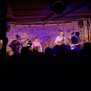 watch-cende-reunite-and-bring-out-frankie-cosmos-for-first-show-in-six-years