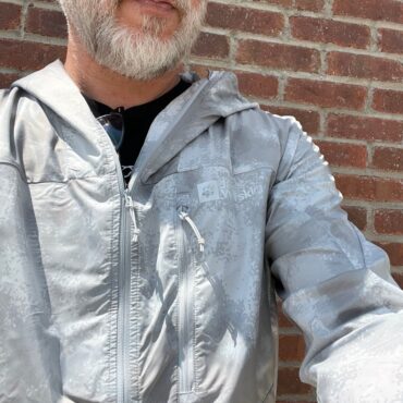 jack-wolfskin-prelight-windbreaker-review:-your-reliable-companion-for-unpredictable-summer-weather