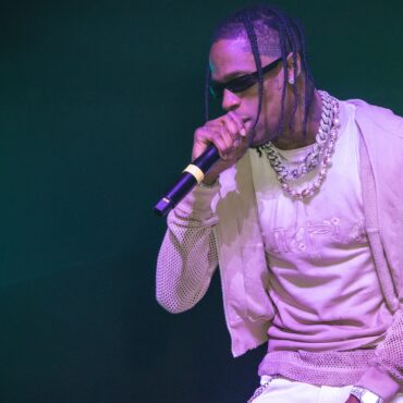 travis-scott’s-egyptian-pyramids-concert-canceled,-rapper-promises-it-“will-happen”-eventually