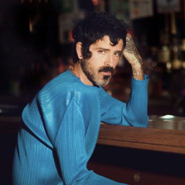 devendra-banhart-shares-other-worldly-video-for-new-song-“sirens”