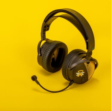 audeze-and-content-creator-aydan-collaborate-for-custom-edition-of-acclaimed-maxwell-gaming-headset