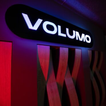 volumo-revolutionizes-electronic-music-scene,-champions-emerging-talent-with-innovative-dj-charts-and-exclusive-content