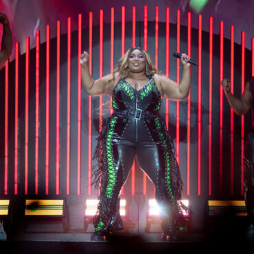 lizzo-sued-by-backup-dancers-for-sexual-harassment,-creating-hostile-work-environment