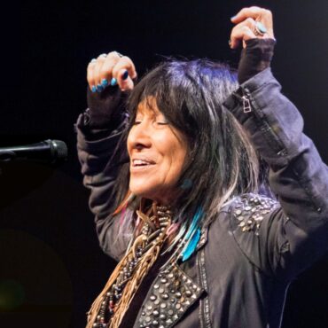 buffy-sainte-marie-announces-retirement-from-live-performances