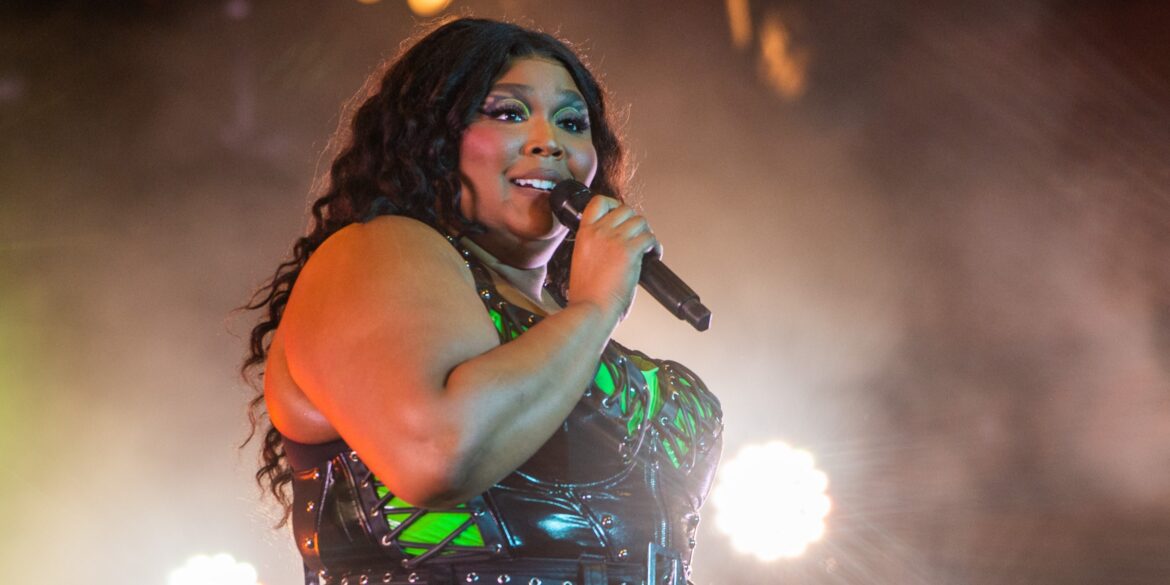 lizzo-responds-to-harassment-lawsuit:-“too-outrageous-not-to-be-addressed”