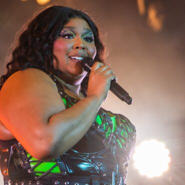 lizzo-responds-to-harassment-lawsuit:-“too-outrageous-not-to-be-addressed”