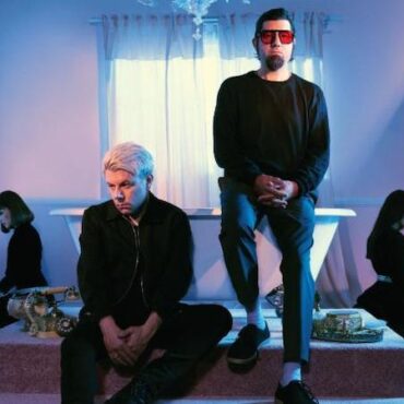 chino-moreno’s-†††-(crosses)-announce-new-album,-share-video-for-new-song:-watch