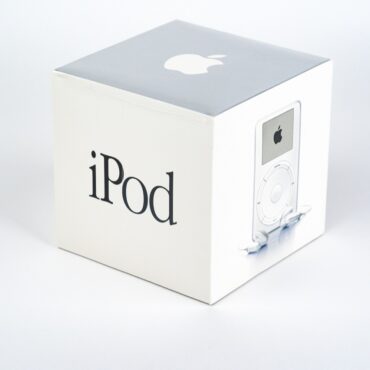 first-generation-ipod-sells-for-$29,000-at-auction