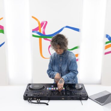 pioneer-dj-unleashes-ddj-rev5:-a-new-era-of-scratch-style-djing