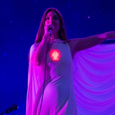 weyes-blood-shares-new-video-for-“hearts-aglow”