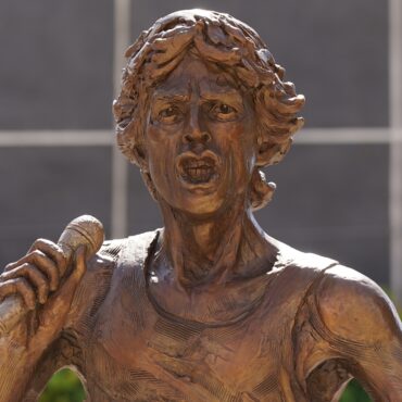 mick-jagger-and-keith-richards-statues-unveiled-in-their-hometown