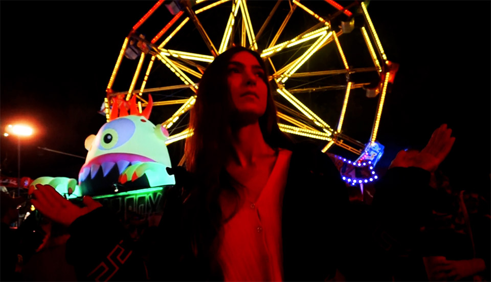 weyes-blood-shares-new-video-for-“hearts-aglow”