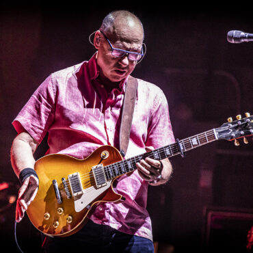 happy-birthday-mark-knopfler-(dire-straits)