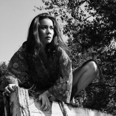 mitski-shares-two-new-songs-–-“heaven”-and-“star”-(plus-new-tour-dates-announced)