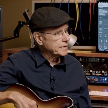 watch-dean-parks-break-down-his-iconic-steely-dan-guitar-licks