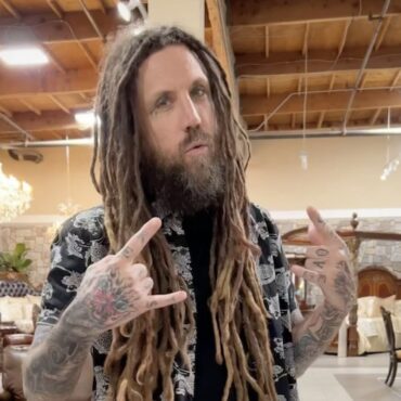 korn’s-brian-“head”-welch-stars-in-local-furniture-store-commercial