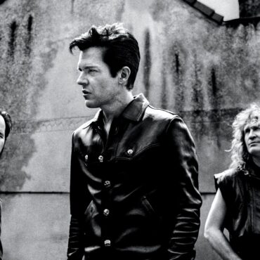 listen-to-the-killers’-new-song-“your-side-of-town”