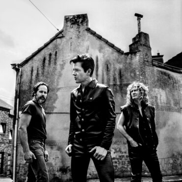 the-killers-share-new-song-“your-side-of-town”