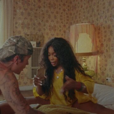 sza-stars-with-justin-bieber-in-new-“snooze”-video:-watch