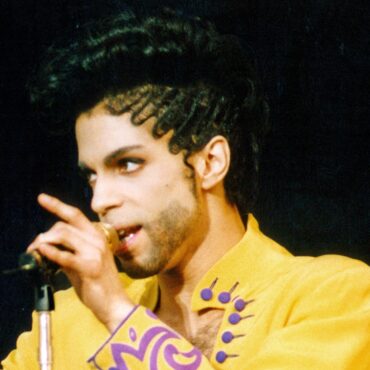 prince-&-the-new-power-generation’s-diamonds-and-pearls-gets-reissue:-listen-to-an-unvaulted-song