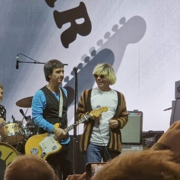 watch-the-charlatans’-tim-burgess-join-johnny-marr-on-electronic’s-“getting-away-with-it”-in-halifax