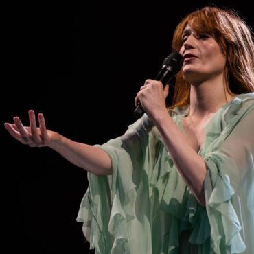 florence-welch-says-she-underwent-life-saving-emergency-surgery