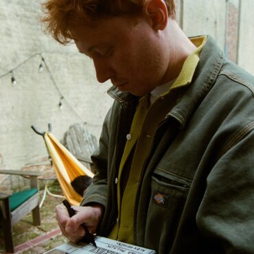 watch-king-krule’s-new-concert-film-“you’ll-never-guess-what-happened-next”