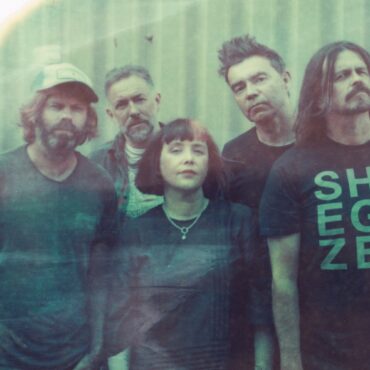 slowdive-add-tour-dates,-share-video-for-new-song-“alife”:-watch