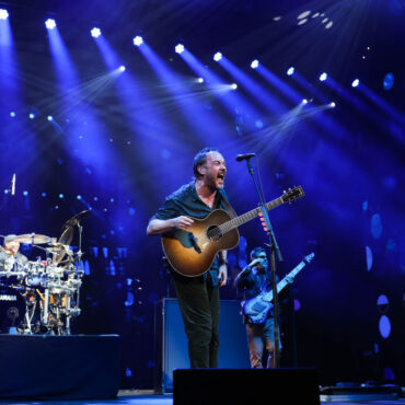 watch-dave-matthews-band-cover-jimmy-buffett,-the-band,-&-pearl-jam-at-the-gorge