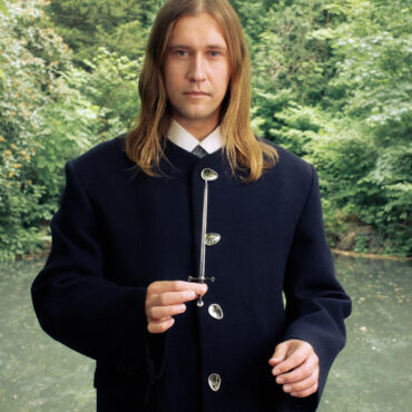 jaakko-eino-kalevi-shares-video-for-new-song-“palace-in-my-head”-(feat.-alma-jodorowsky)