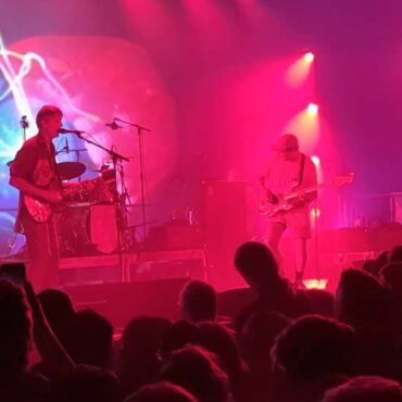 watch-pavement-play-“loretta’s-scars”-for-the-first-time-in-13-years