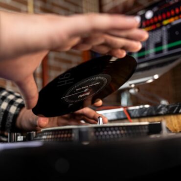 the-future-of-digital-djing:-mixing-the-past-with-the-present's-technology