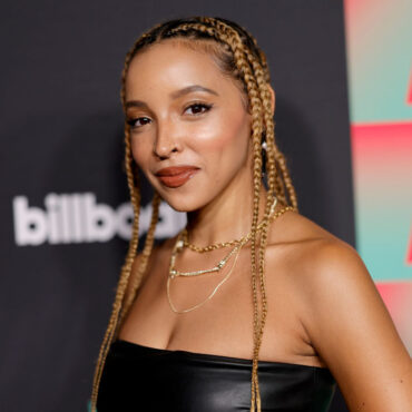 tinashe-says-she-didn’t-want-to-release-those-singles-with-r.-kelly-and-chris-brown