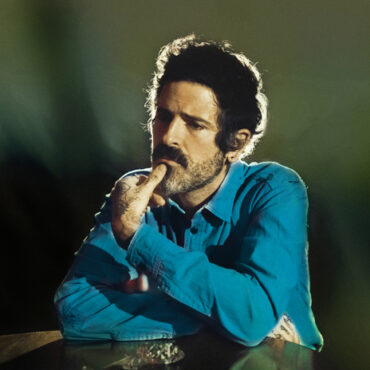 devendra-banhart-shares-video-for-new-song-“fireflies”