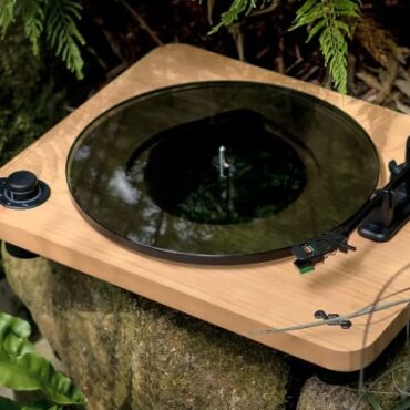 stir-it-up-lux-turntable-review:-when-eco-friendly-meets-audio-quality