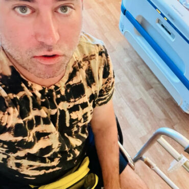 sufjan-stevens-reveals-he-has-guillain-barre-syndrome-and-is-undergoing-rehab-to-walk-again