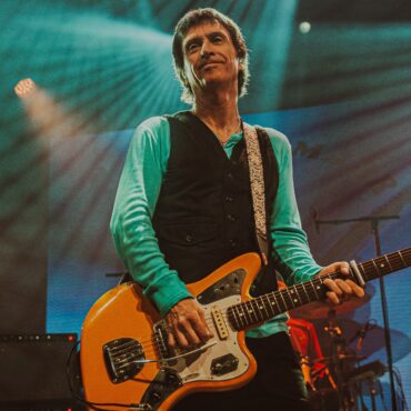 johnny-marr-announces-spirit-power:-the-best-of-johnny-marr,-shares-new-song:-listen