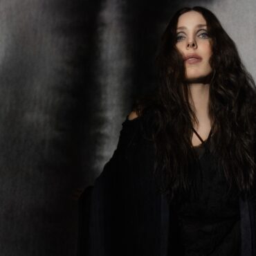 chelsea-wolfe-announces-2024-tour,-shares-new-song-“dusk”:-listen