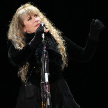 stevie-nicks-announces-2024-tour