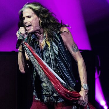 aerosmith-postpone-farewell-tour-due-to-steven-tyler’s-fractured-larynx