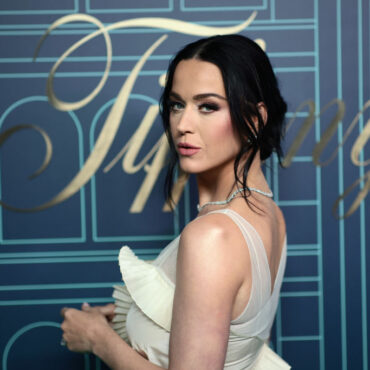 katy-perry-accused-of-illegally-buying-an-octogenarian’s-property-again