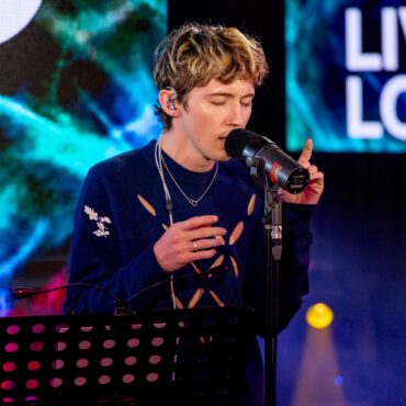 watch-troye-sivan-cover-billie-eilish’s-“what-was-i-made-for?”