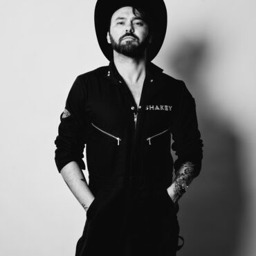 shakey-graves-on-new-album-“movie-of-the-week”