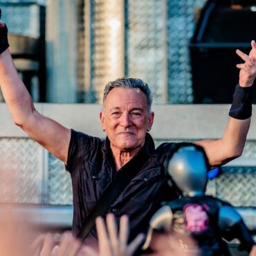 bruce-springsteen-announces-rescheduled-2024-tour-dates