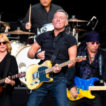 bruce-springsteen-announces-rescheduled-us-tour-dates-for-2024