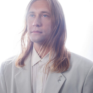 jaakko-eino-kalevi-shares-video-for-new-song-“drifting-away”-(feat.-jimi-tenor)