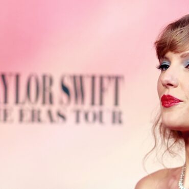 taylor-swift’s-eras-tour-concert-film-is-coming-a-day-early