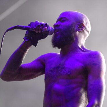 death-grips-cut-fayetteville-show-short-when-fans-won’t-stop-throwing-glow-sticks-at-them