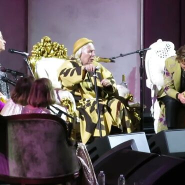 watch-joni-mitchell-join-brandi-carlile-on-three-songs-in-la